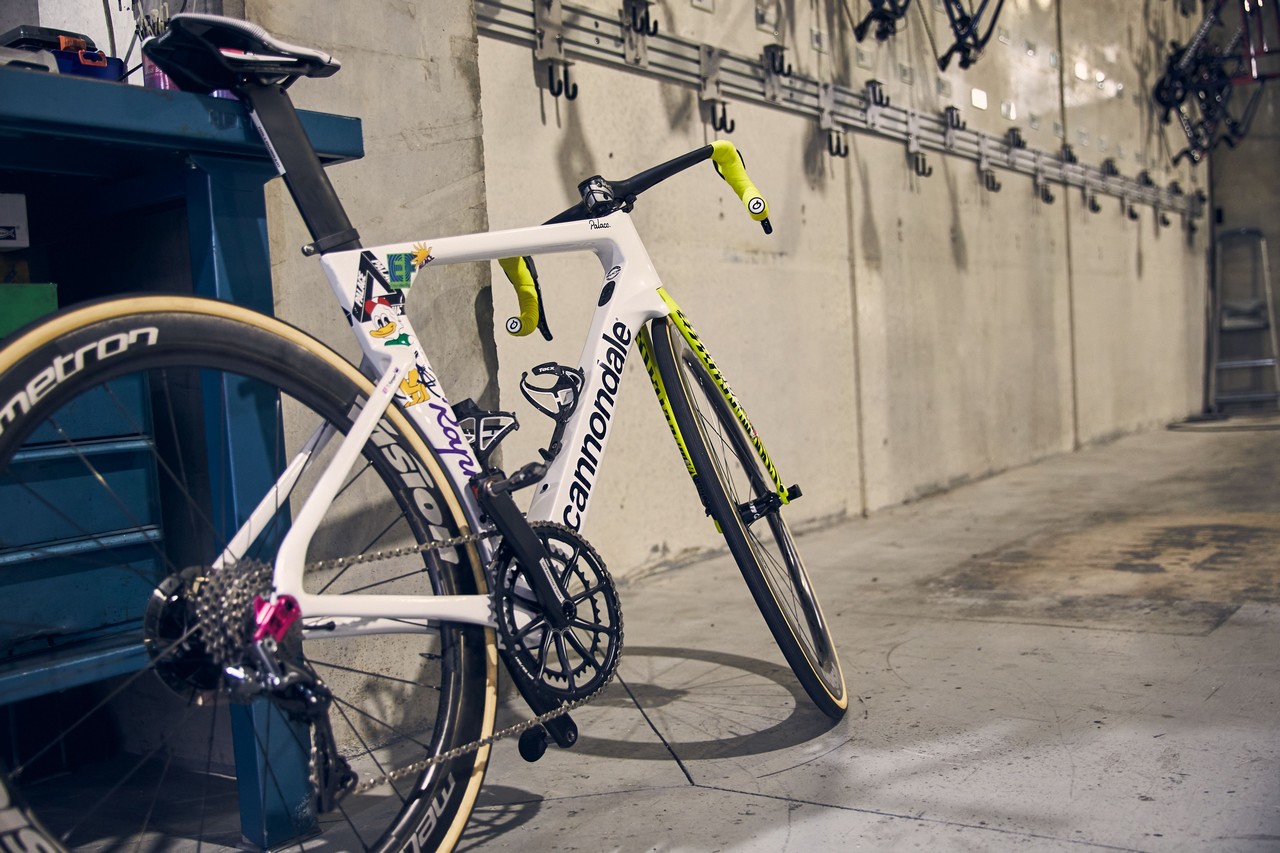 RAPHA E PALACE SKATEBOARDS DEBUTTANO CON UN KIT STRAORDINARIO PER IL TEAM  EF PRO CYCLING AL GIRO D'ITALIA 2020 - InBici Magazine