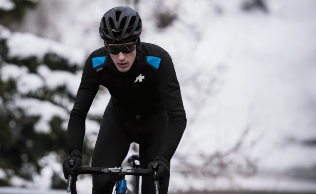 COLLEZIONE INVERNALE EQUIPE RS DI ASSOS: IL NUOVO PUNTO DI RIFERIMENTO PER  TRASPIRABILITÀ E PROTEZIONE DALLE INTEMPERIE - InBici Magazine